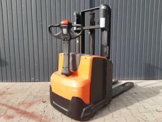 20szt Używane paleciaki elektryczne z masztem 