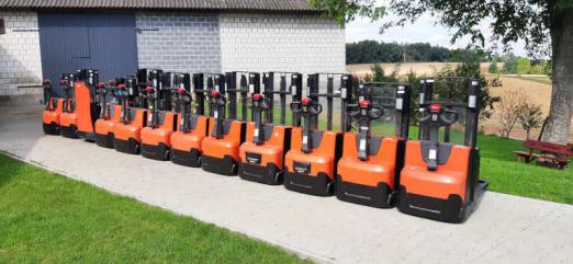 20szt Używane paleciaki elektryczne z masztem 